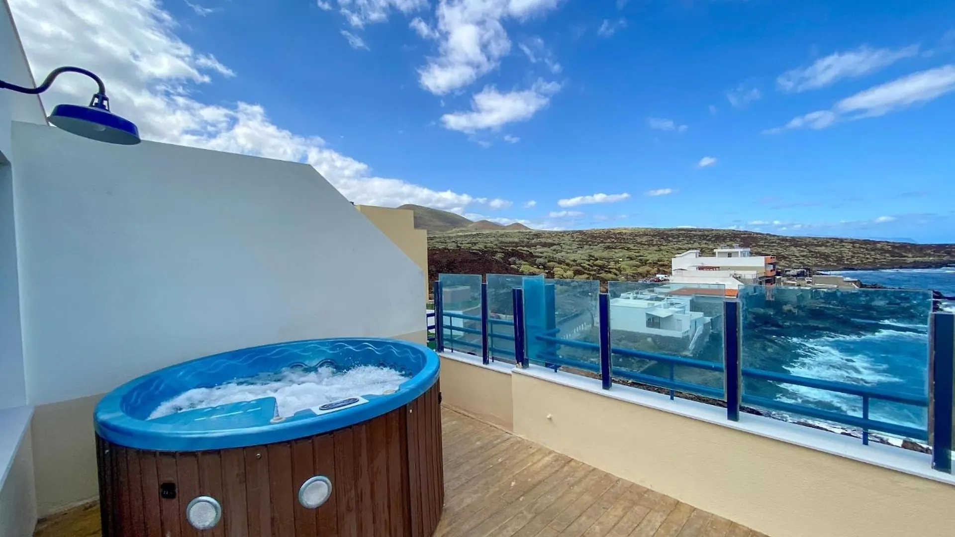 La Mar Loft Apartment With Hot Tub Puertito de Guimar Holiday home
