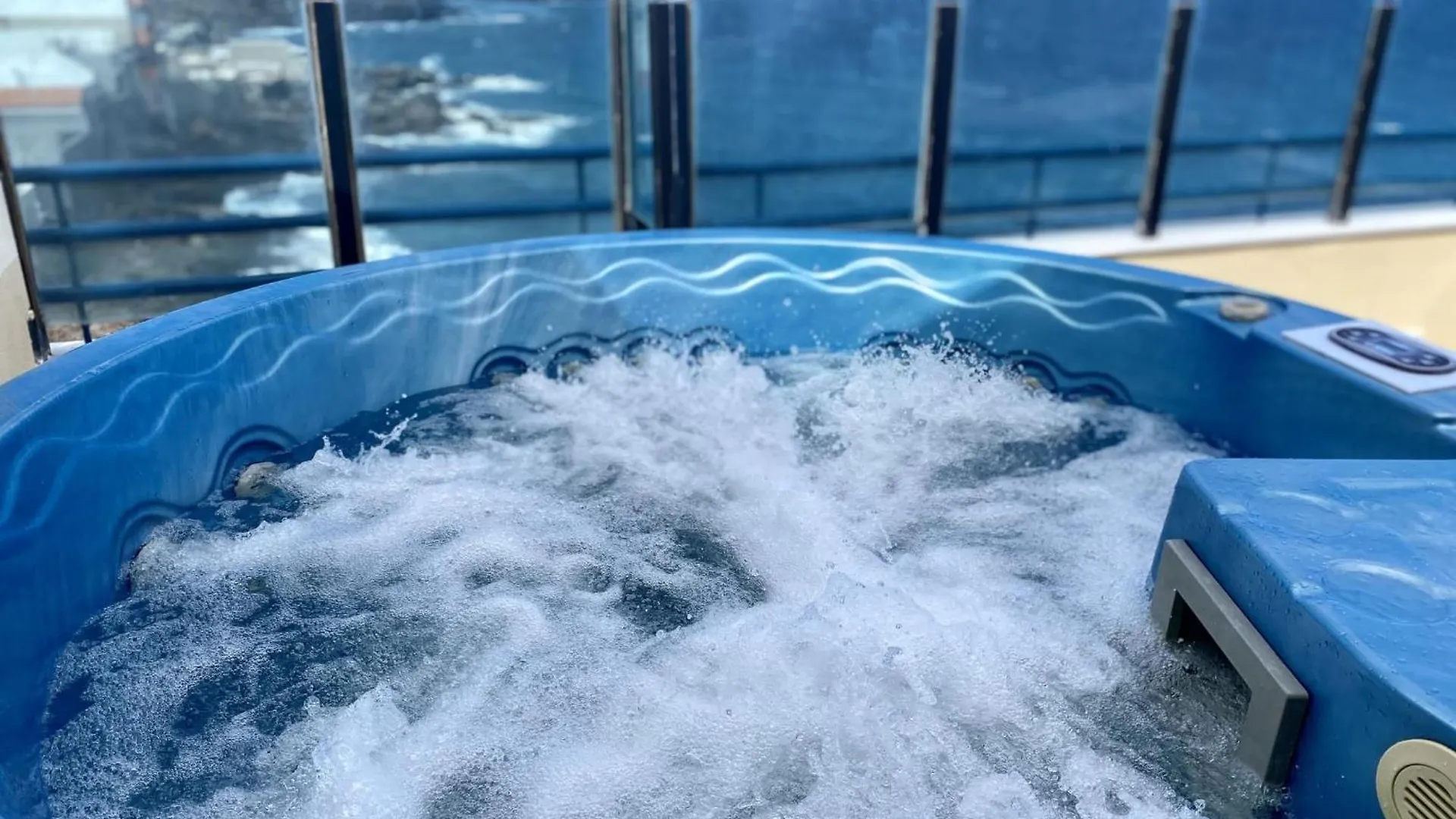 La Mar Loft Apartment With Hot Tub Puertito de Guimar