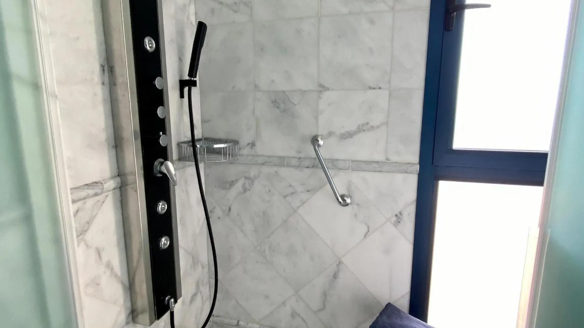 La Mar Loft Apartment With Hot Tub Puertito de Guimar Holiday home