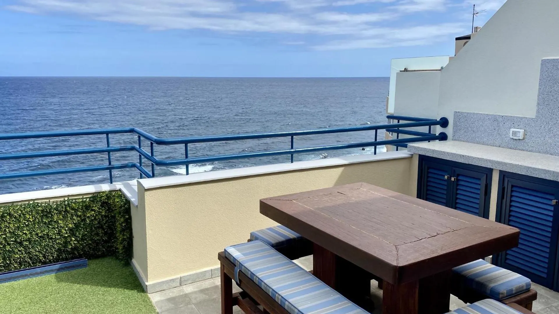 La Mar Loft Apartment With Hot Tub Puertito de Guimar
