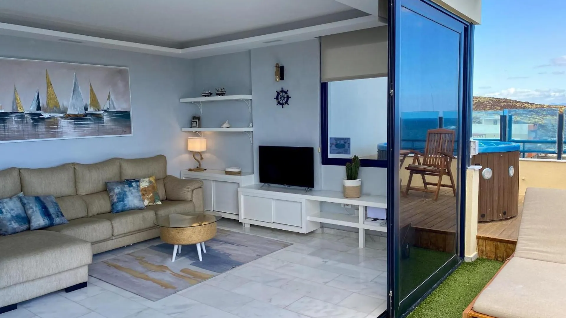 La Mar Loft Apartment With Hot Tub Puertito de Guimar Holiday home