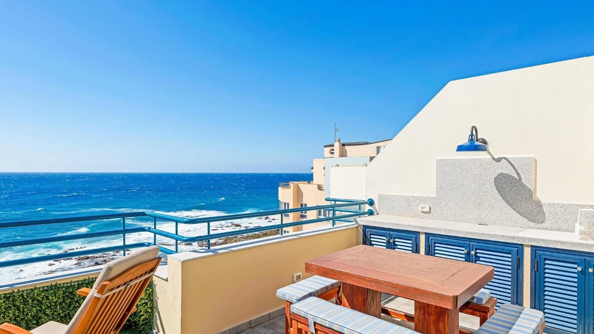 La Mar Loft Apartment With Hot Tub Puertito de Guimar