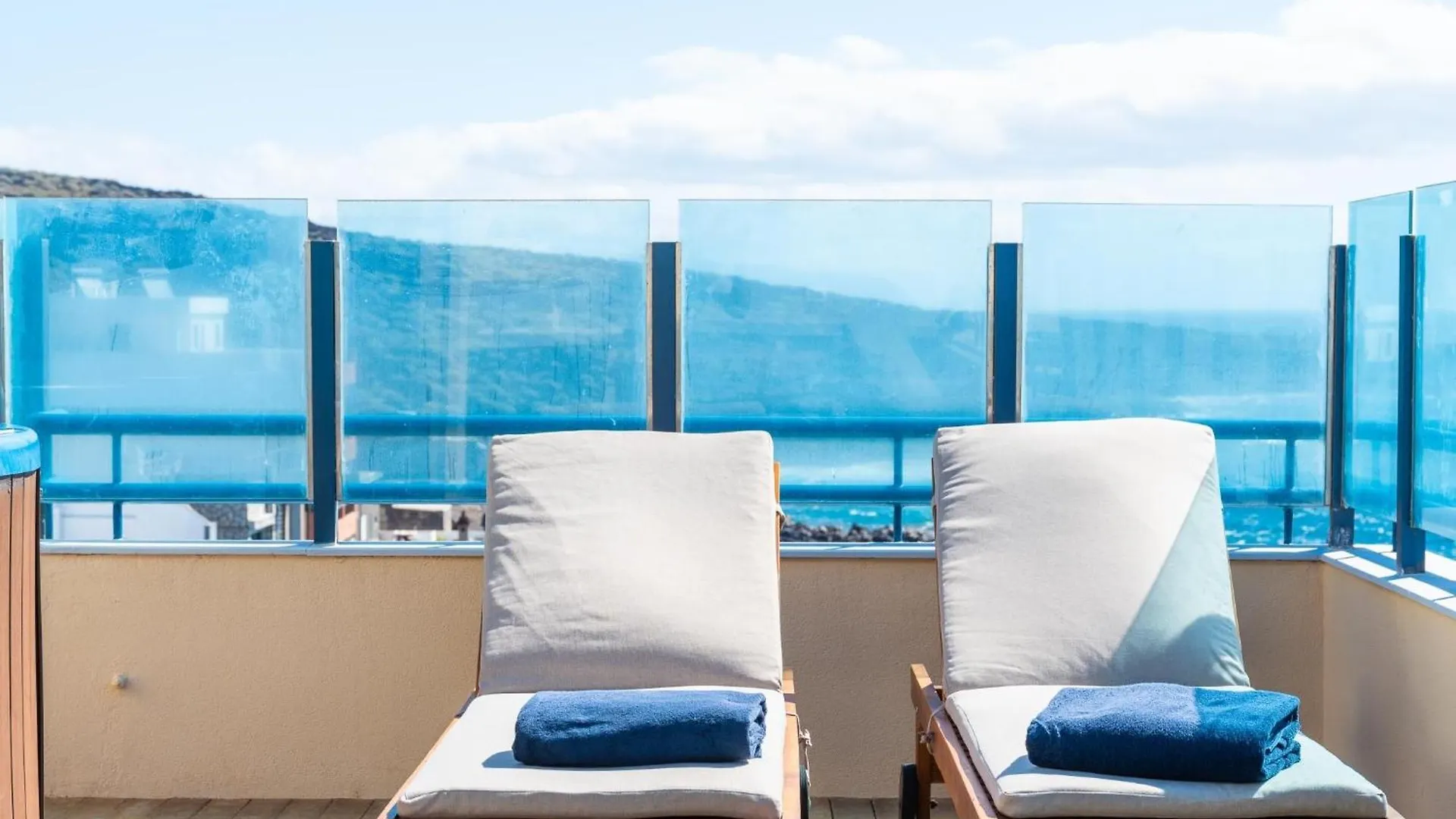 La Mar Loft Apartment With Hot Tub Puertito de Guimar Spain