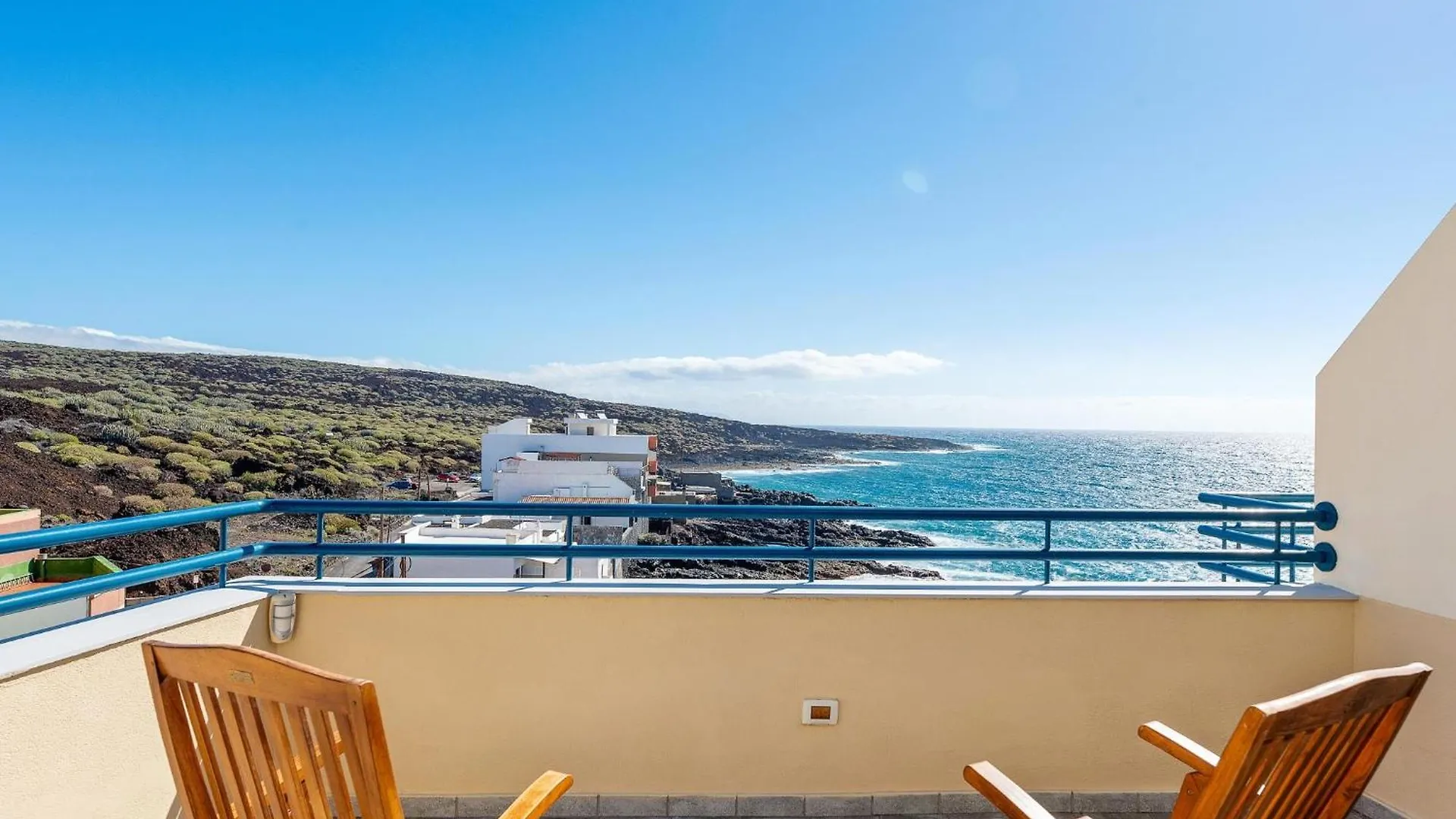 Holiday home La Mar Loft Apartment With Hot Tub Puertito de Guimar