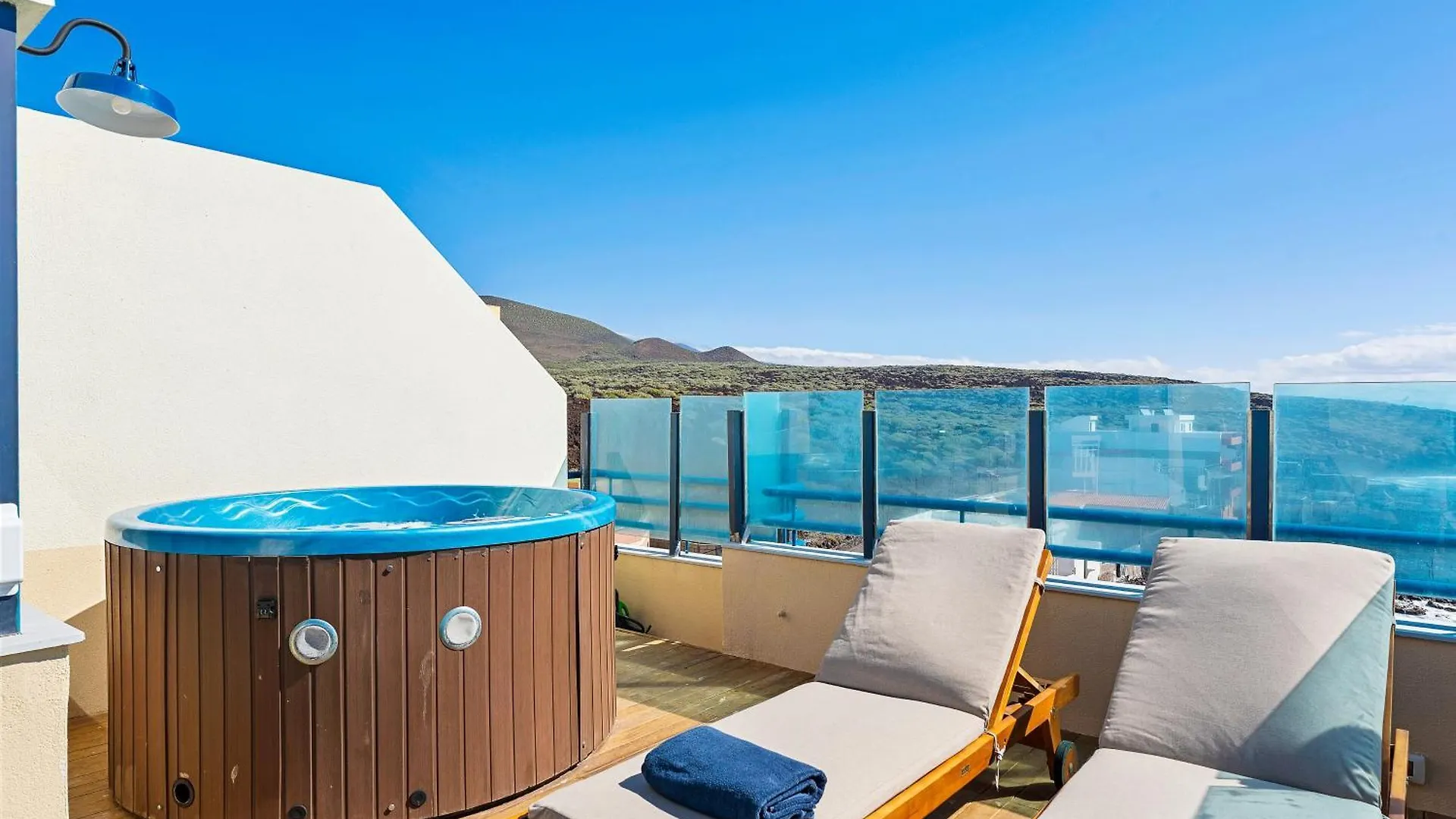 La Mar Loft Apartment With Hot Tub Puertito de Guimar Holiday home