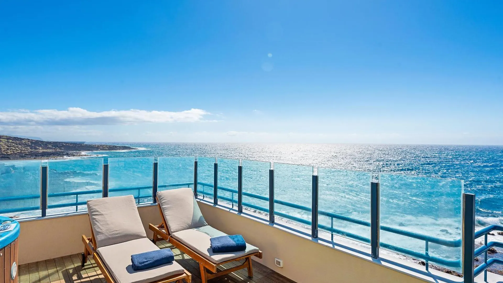 Holiday home La Mar Loft Apartment With Hot Tub Puertito de Guimar