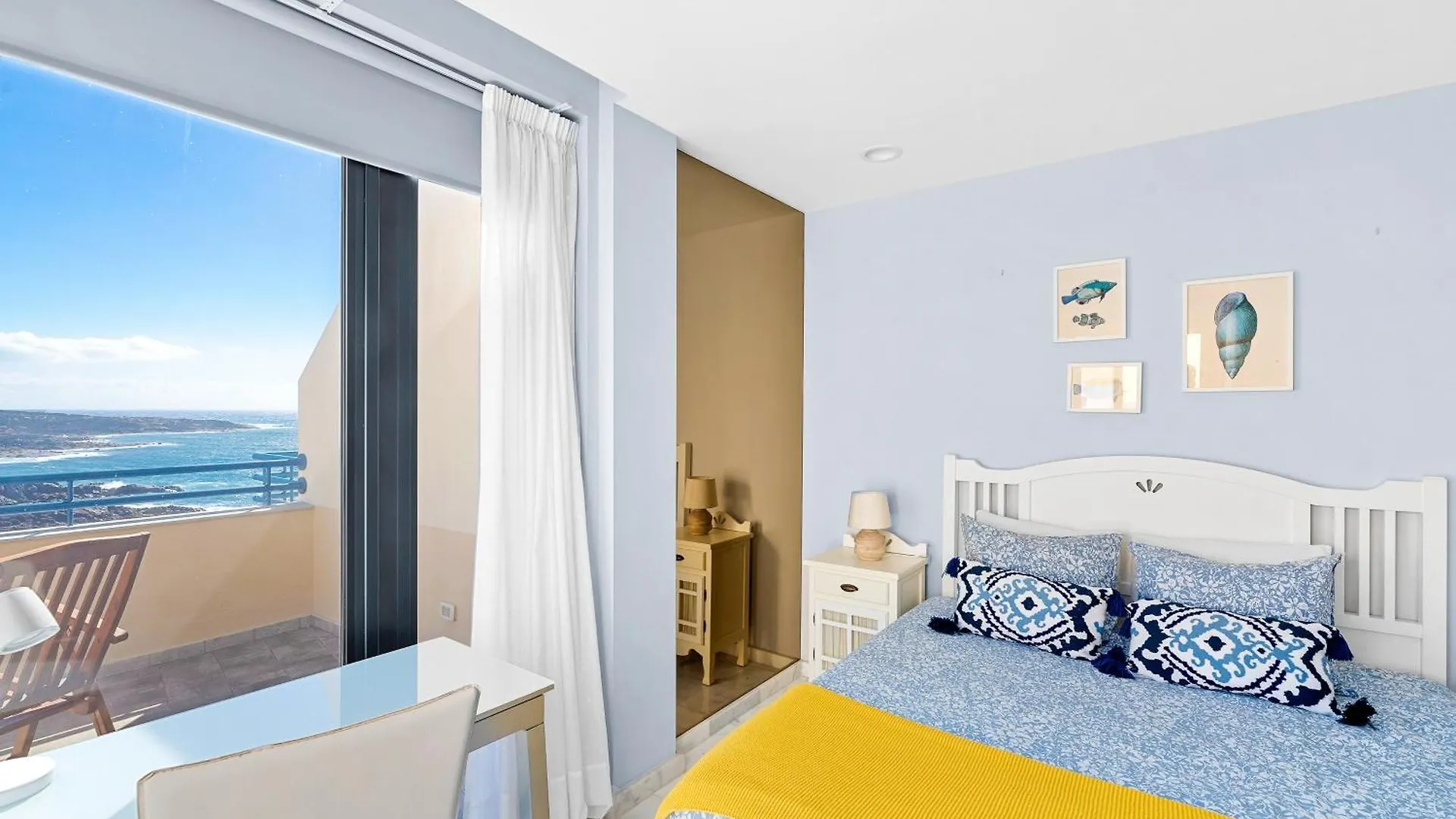 La Mar Loft Apartment With Hot Tub Puertito de Guimar
